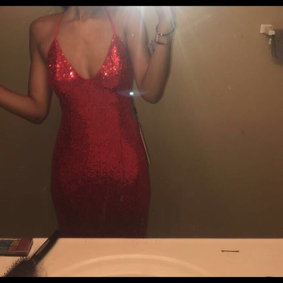 Dresses & Skirts - Beautiful RED prom dress